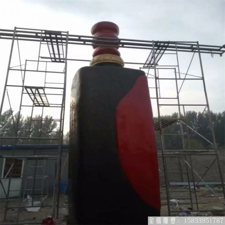 玻璃鋼大型酒瓶雕塑，酒廠仿真酒瓶雕塑定制6