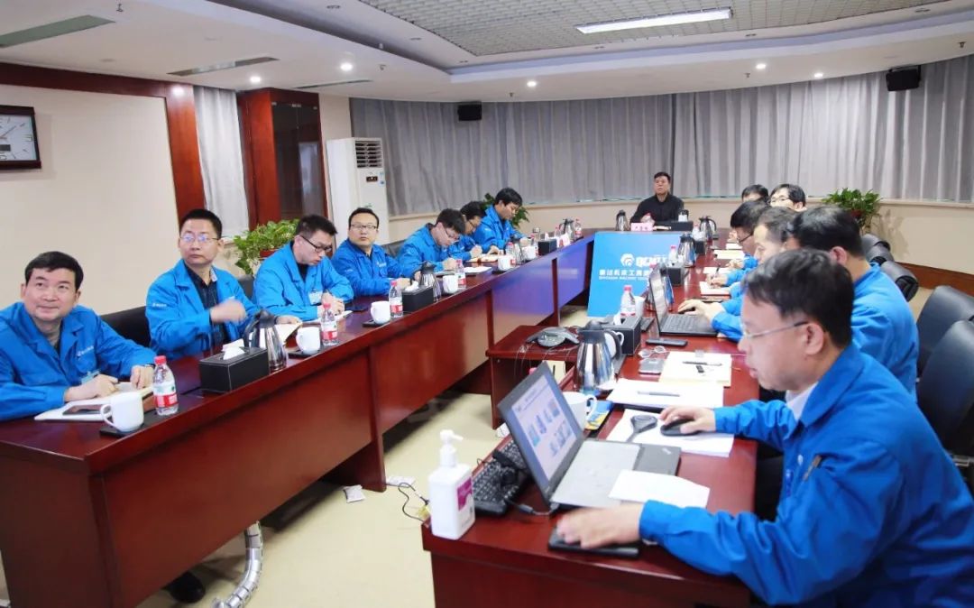 嚴(yán)鑒鉑董事長(zhǎng)與本部科研人員、技術(shù)專家座談交流