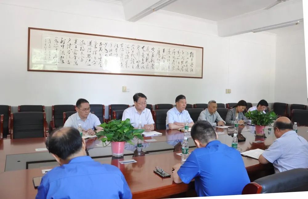 ?嚴(yán)鑒鉑董事長一行深入漢江機(jī)床調(diào)研指導(dǎo)工作