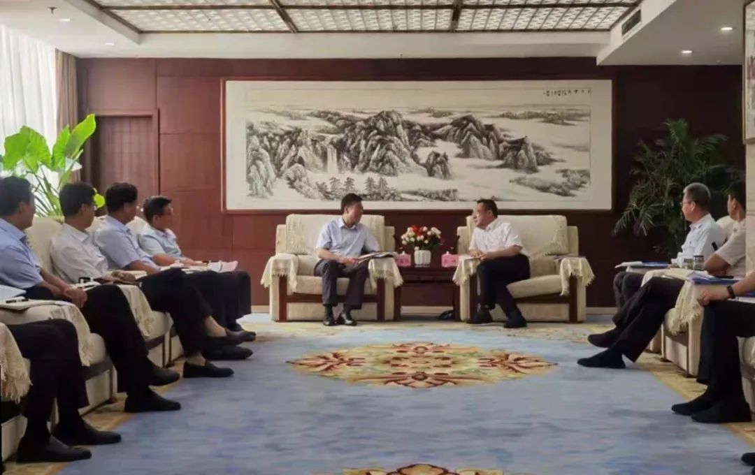 渭南市委、市政府領(lǐng)導(dǎo)會見嚴鑒鉑董事長