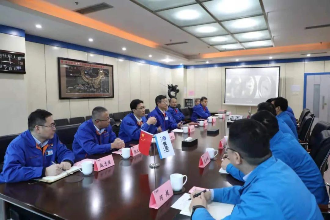 法士特集團領(lǐng)導(dǎo)干部到秦川集團參觀交流