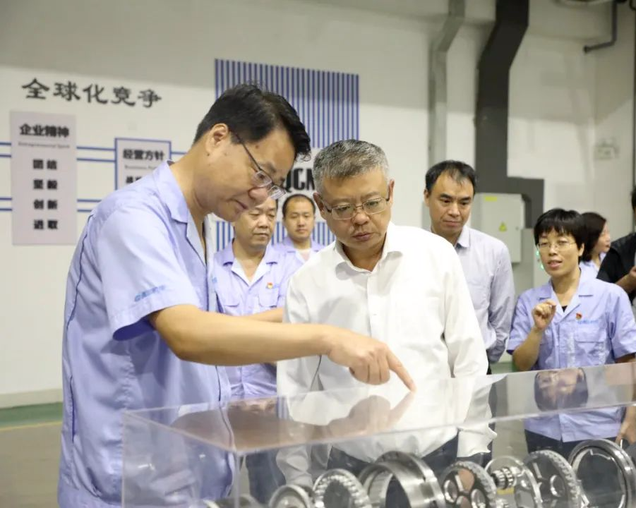 【集團資訊】陜西證監(jiān)局黨委書記、局長魚向東一行蒞臨集團調(diào)研指導工作